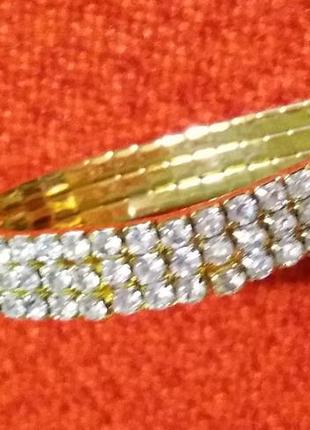 Женский браслет новый на резинке золотистая основа бриллианты имитация бижутерия