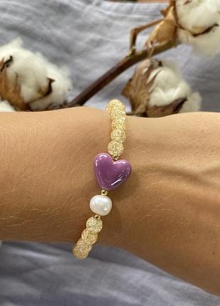 Браслет сахарный кварц+жемчуг+кекрамическое сердце d-6мм обхват18см