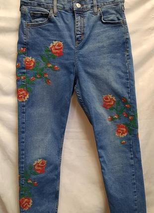 Подростковые джинсы с вышивкой от британского бренда topshop