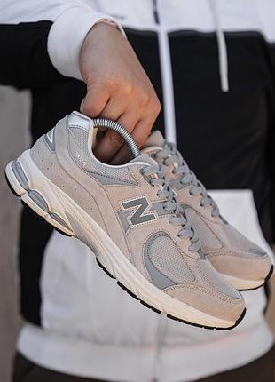 Демисезонное бежевое кроссовки new balance 2002r бежевые мужские кроссовки new balance 2002r