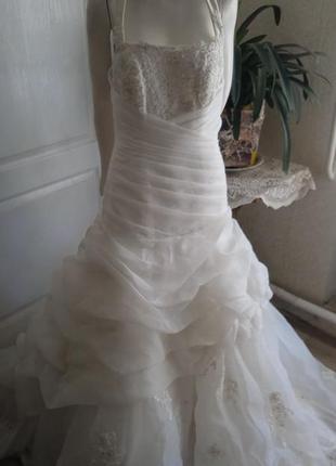Красивое свадебное платье.