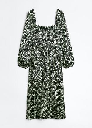 Красивое сатиновое платье продолговато в цветочный принт