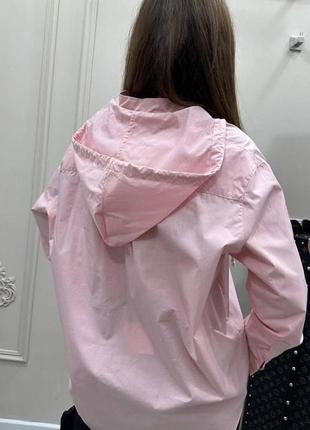 Сорочка в стилі loewe з капюшоном широка рожева біла7 фото