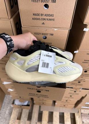 Чоловічі кросівки adidas yeezy boost 700 v3 azael