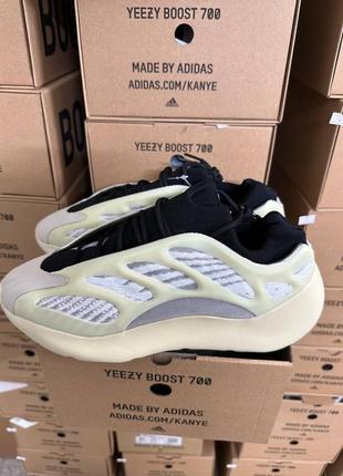 Чоловічі кросівки adidas yeezy boost 700 v3 azael3 фото