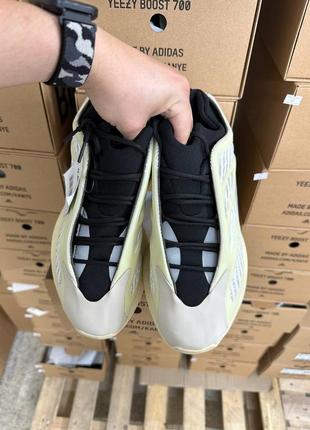 Чоловічі кросівки adidas yeezy boost 700 v3 azael6 фото