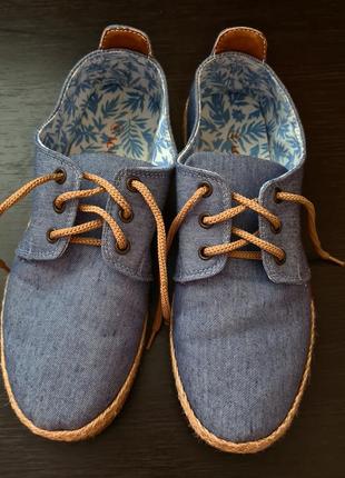 Кеди мокасини туфлі