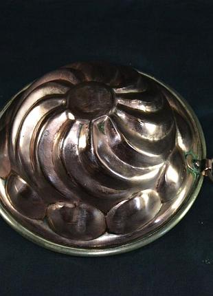 Антикварная медная форма для выпечки.