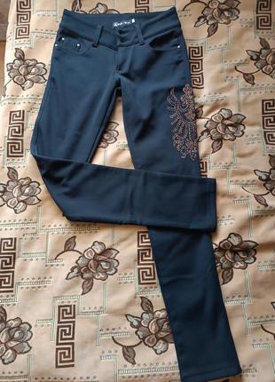 Утепленные брюки джинсы с украшением на флисе1 фото