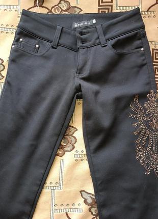 Утепленные брюки джинсы с украшением на флисе3 фото