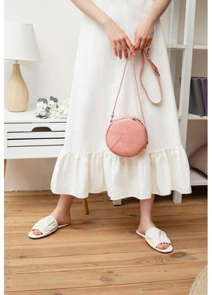 Шкіряна кругла жіноча сумка бон-бон рожева5 фото