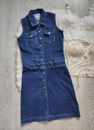 Синее короткое джинсовое платье мини сарафан без рукавов стрейч кнопками поясом карманами