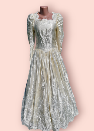 Винтажное свадебное платье с вышивкой2 фото