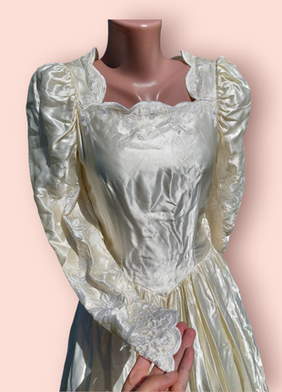 Винтажное свадебное платье с вышивкой1 фото