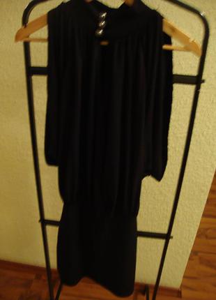 Чорне  плаття під шию  з вирізом ззаду effe3 фото