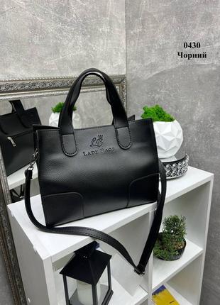Черная практичная стильная эффектная сумочка