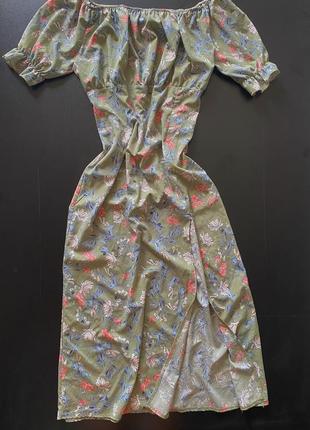 Платье с разрезом