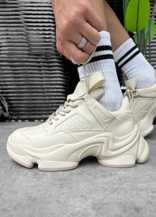 Неймовірні жіночі кросівки на товстій масивній підошві satin beg