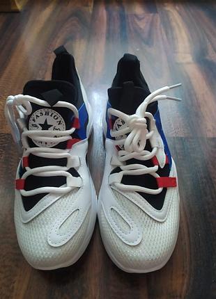 Женские кроссовки новые