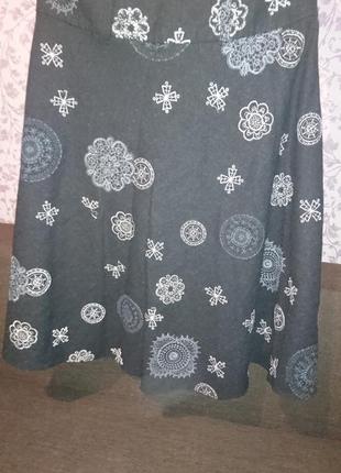 Полушерстяная юбка с вышивкой3 фото