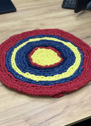 Плетений декоративний килимок ручної роботи3 фото