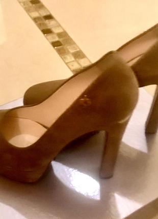 Замшевые бежевые туфли 37р.