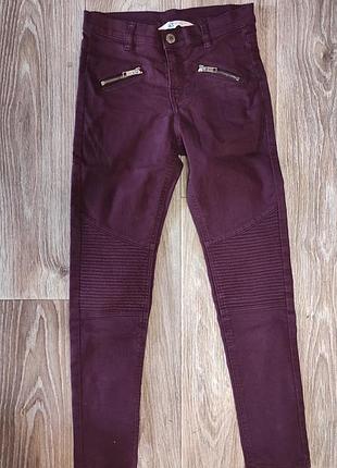 Бордовые джинсы на девочку