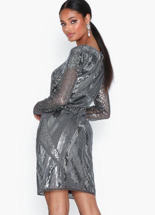 Срібляста сукня в пайетки