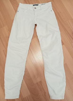 Джинсы "бананы" мом bershka "low rise" eur 32/mex 22