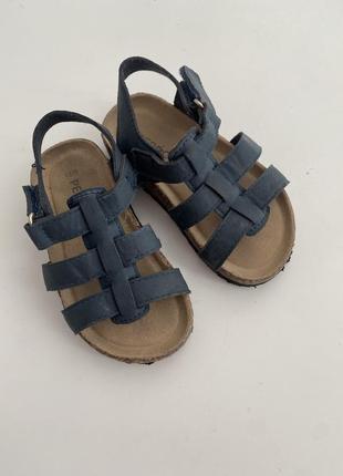 Босоніжки сандалі