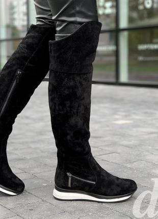 Сапоги ботфорты женские зимние замшевые кожаные черные на танкетке4 фото