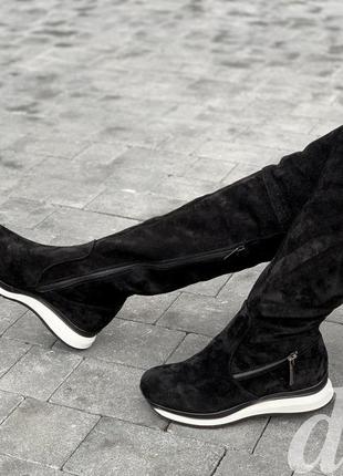 Сапоги ботфорты женские зимние замшевые кожаные черные на танкетке2 фото