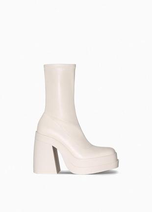 Ботінки на товстому каблуку та на платформі