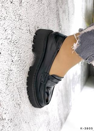 Натуральні шкіряні лаковані чорні туфлі - лофери5 фото