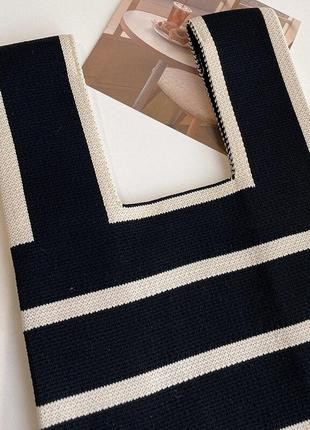 Сумка сумочка текстильна в'язана в руку смугаста чорна стильна модна нова5 фото