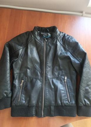 Куртка бомбер на мальчика на 5-6 лет б/в.