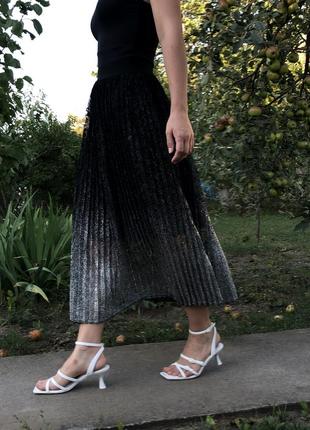 Плисерированная юбка серебристо-черная4 фото