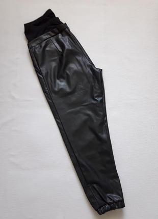 Мегаклассные брюки джоггеры из экокожи для беременных new look maternity8 фото