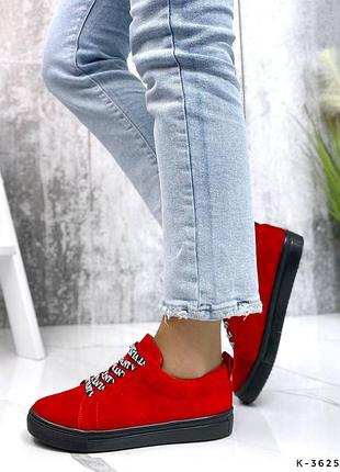 Натуральные замшевые красные кеды на черной подошве