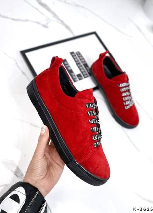 Натуральные замшевые красные кеды на черной подошве