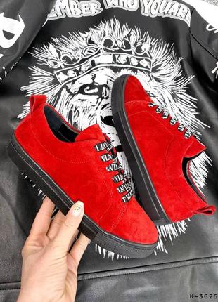 Натуральные замшевые красные кеды на черной подошве