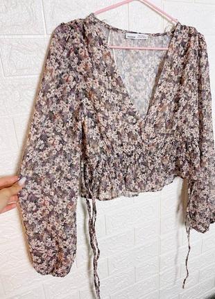 Легкая короткая цветочная блуза4 фото