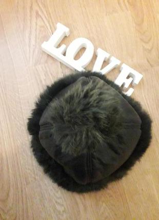 Шапка из натуральной кожи с меховой опушкой