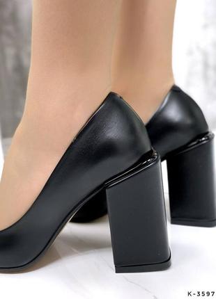 Натуральные кожаные черные туфли с острым носом на каблуке6 фото