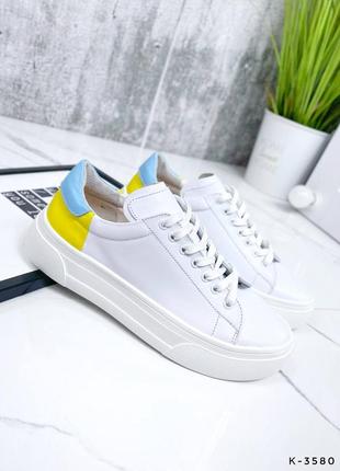 Натуральные кожаные белые кеды - кроссовки с желто - голубыми вставками3 фото