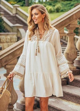 Коротка сукня з вишивкою