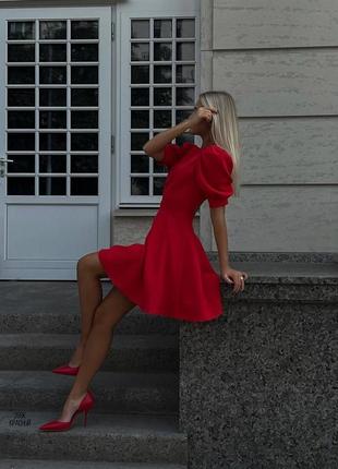 Платье короткое однотонное с открытой спиной качественное стильное трендовое черное красное5 фото