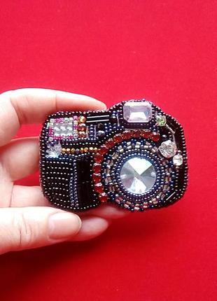 Стильна брошка фотоапарат для прекрасних мисливиць за рідкісними кадрами1 фото