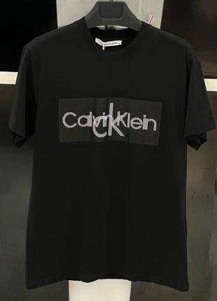 Трендова футболка  calvin klein