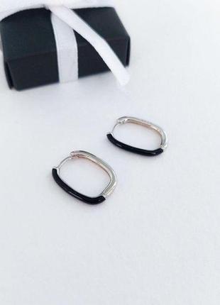 Сережки-кільця овальні срібні з чорною емаллю dekolie mk1218